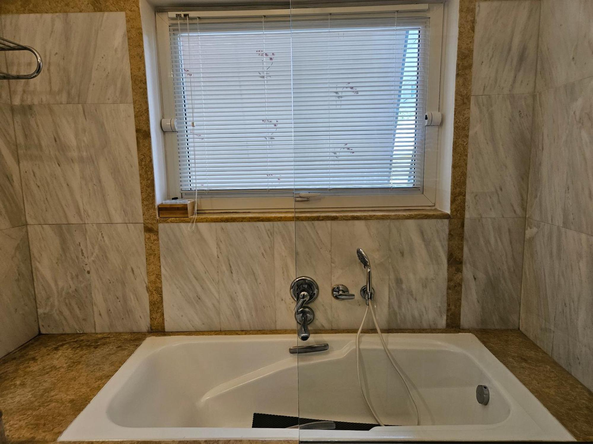3 Bedder Condo In Ilisia, Megaro Mousikis Atenas Exterior foto